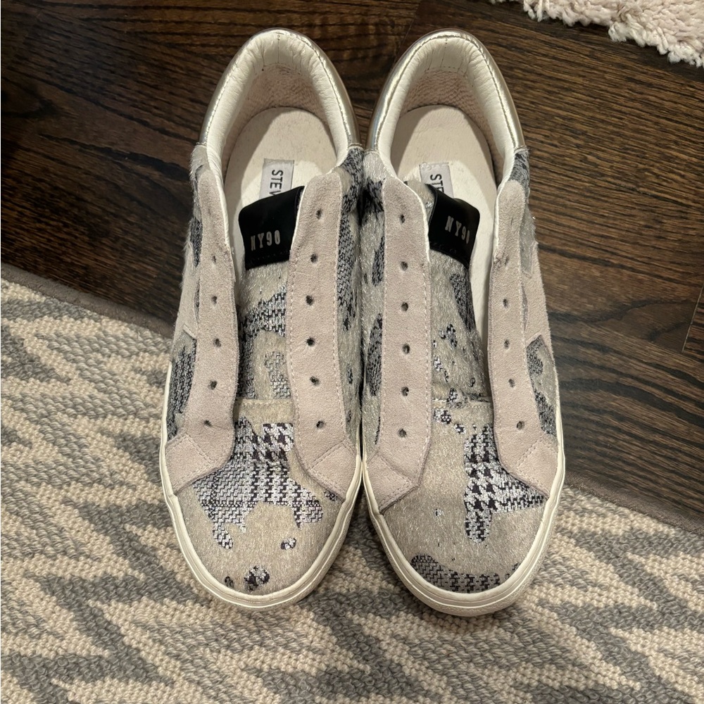 Steve Madden sneakers no laces